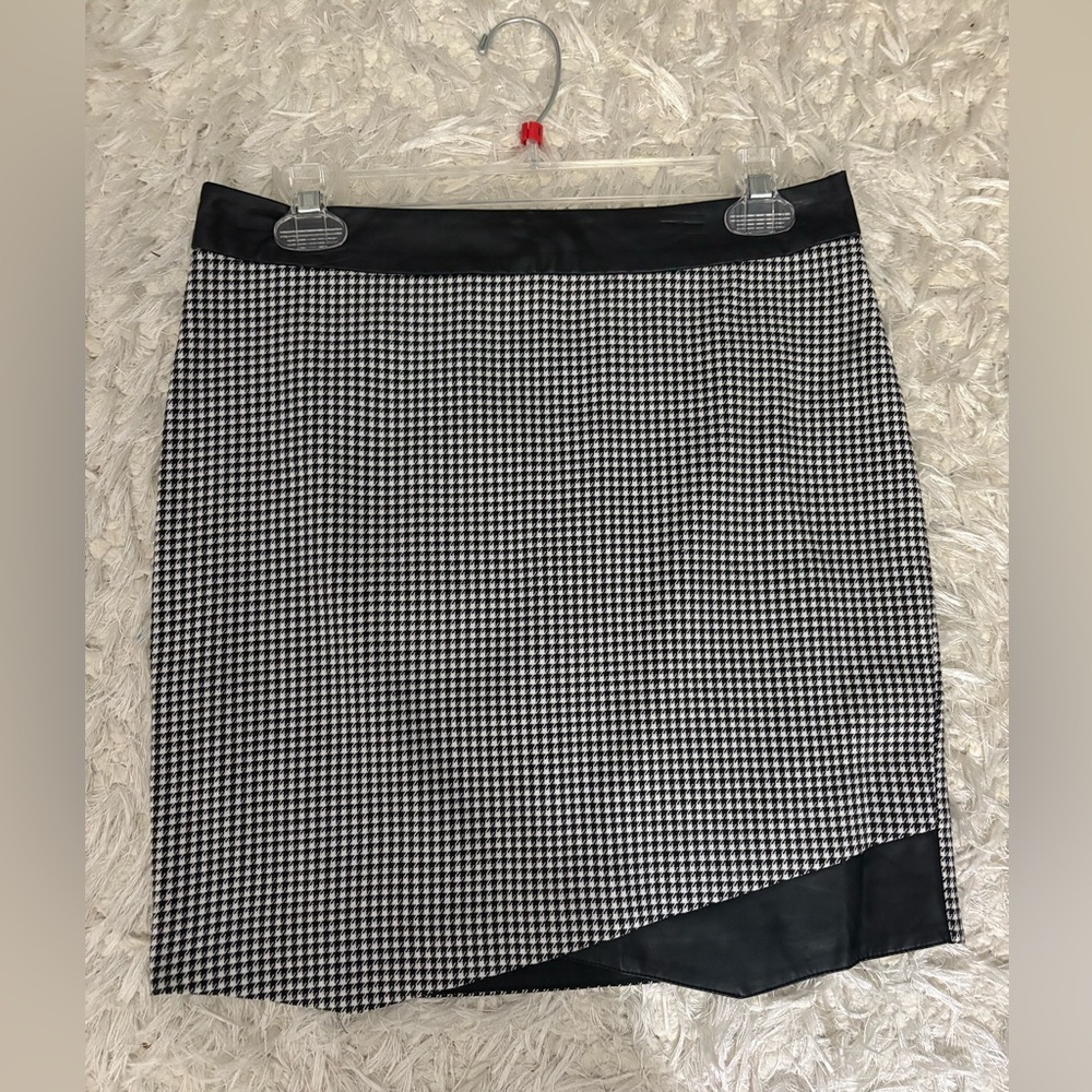 Black and White Houndstooth Skirt